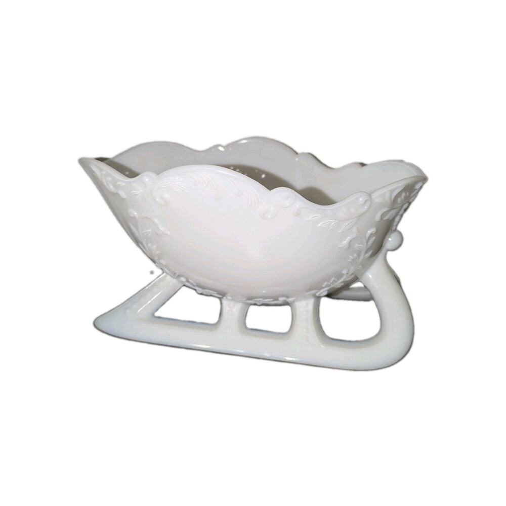 Vintage Westmoreland Milk Glass Open Sleigh Christmas Decor Dish 9”x6”x5”